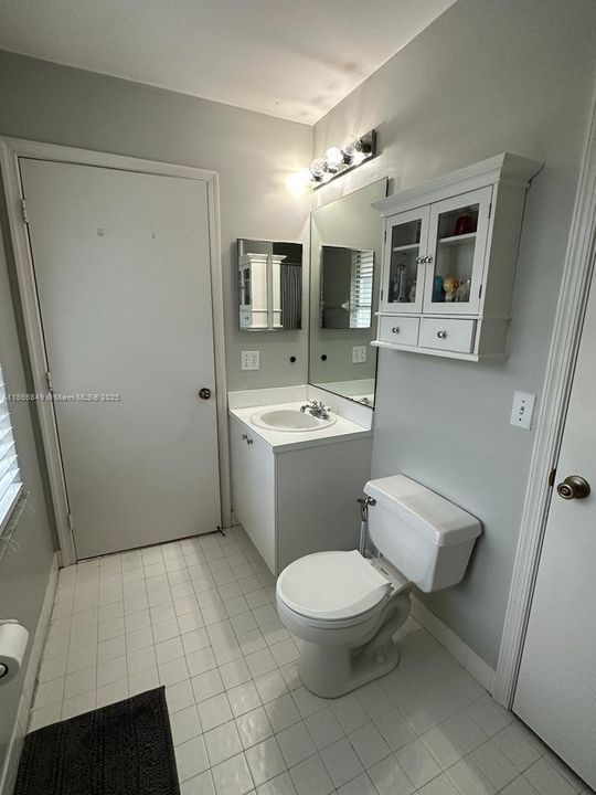 Active With Contract: $3,900 (3 beds, 2 baths, 1862 Square Feet)