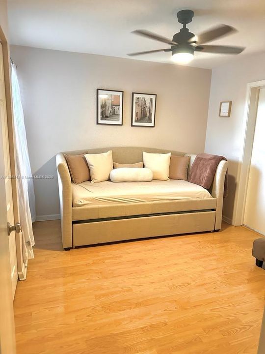 Active With Contract: $3,900 (3 beds, 2 baths, 1862 Square Feet)