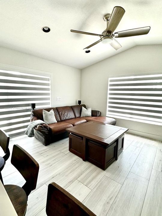 Active With Contract: $3,900 (3 beds, 2 baths, 1862 Square Feet)