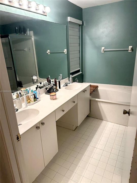 Active With Contract: $3,900 (3 beds, 2 baths, 1862 Square Feet)