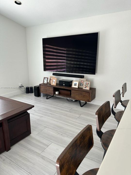 Active With Contract: $3,900 (3 beds, 2 baths, 1862 Square Feet)