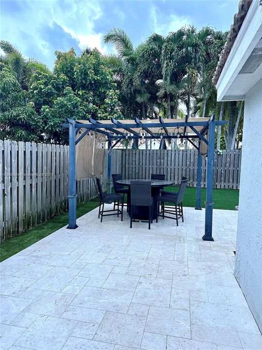 Active With Contract: $3,900 (3 beds, 2 baths, 1862 Square Feet)