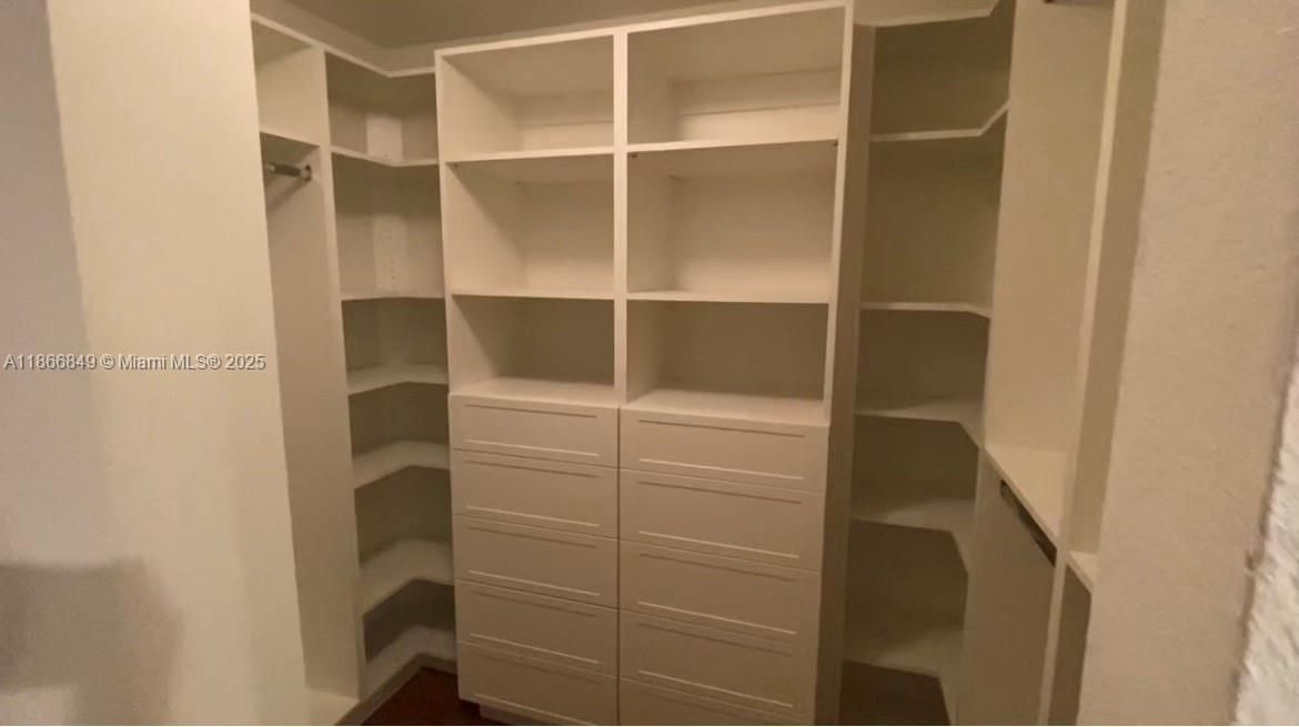 Active With Contract: $3,900 (3 beds, 2 baths, 1862 Square Feet)