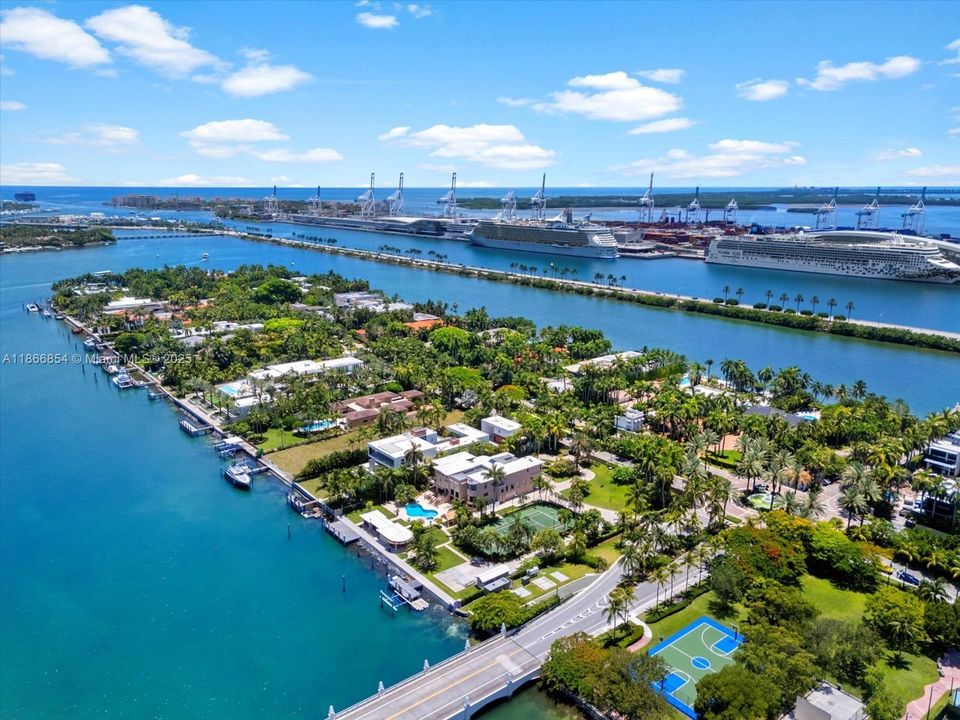 For Sale: $53,000,000 (5 beds, 5 baths, 11639 Square Feet)