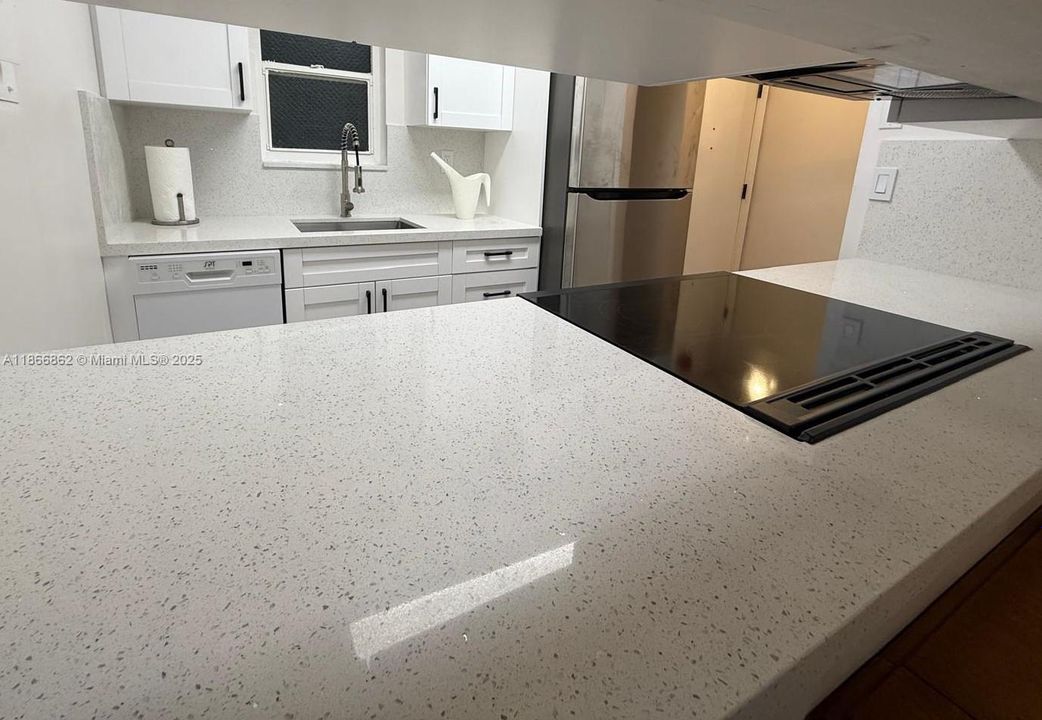 Под контрактом: $265,000 (2 спален, 1 ванн, 775 Квадратных фут)