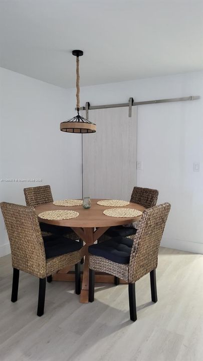 合同活跃: $3,000 (1 贝兹, 1 浴室, 797 平方英尺)