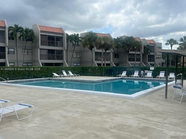 待售: $319,900 (2 贝兹, 2 浴室, 1106 平方英尺)