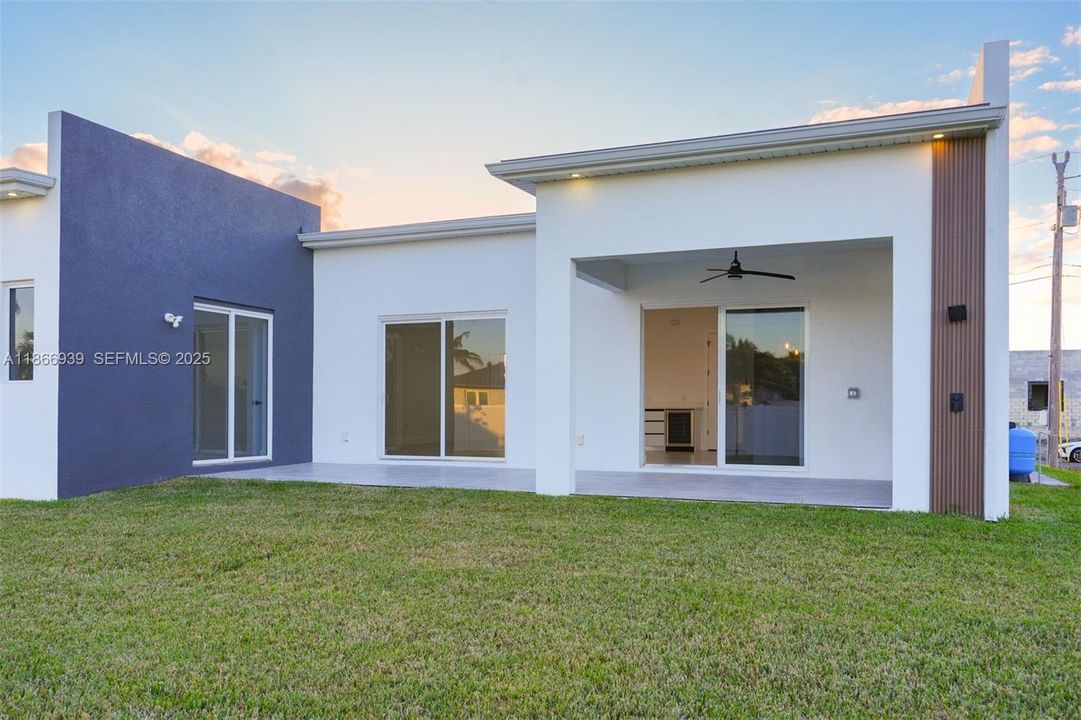 В аренду: $2,900 (3 спален, 2 ванн, 1965 Квадратных фут)