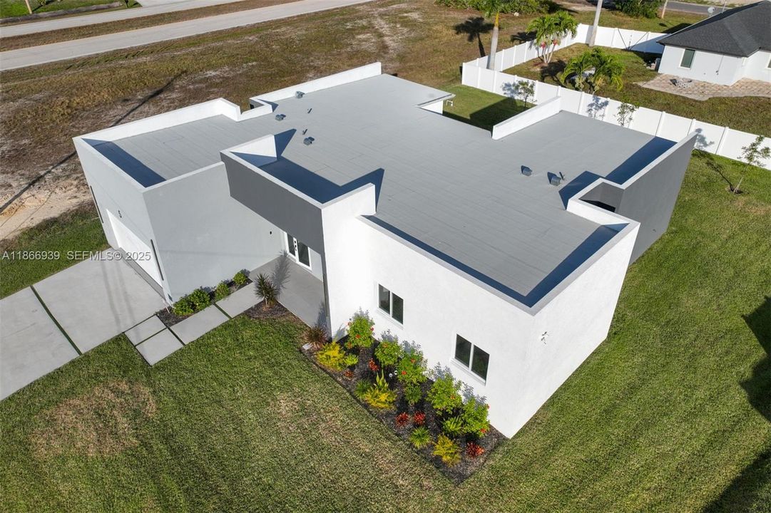 В аренду: $2,900 (3 спален, 2 ванн, 1965 Квадратных фут)