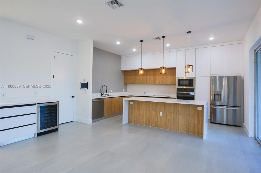 В аренду: $2,900 (3 спален, 2 ванн, 1965 Квадратных фут)