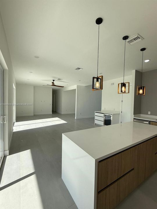 出租: $2,900 (3 贝兹, 2 浴室, 1965 平方英尺)