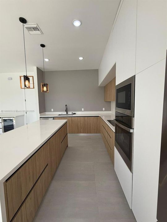 出租: $2,900 (3 贝兹, 2 浴室, 1965 平方英尺)