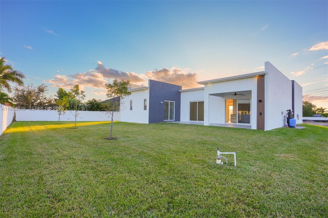 В аренду: $2,900 (3 спален, 2 ванн, 1965 Квадратных фут)