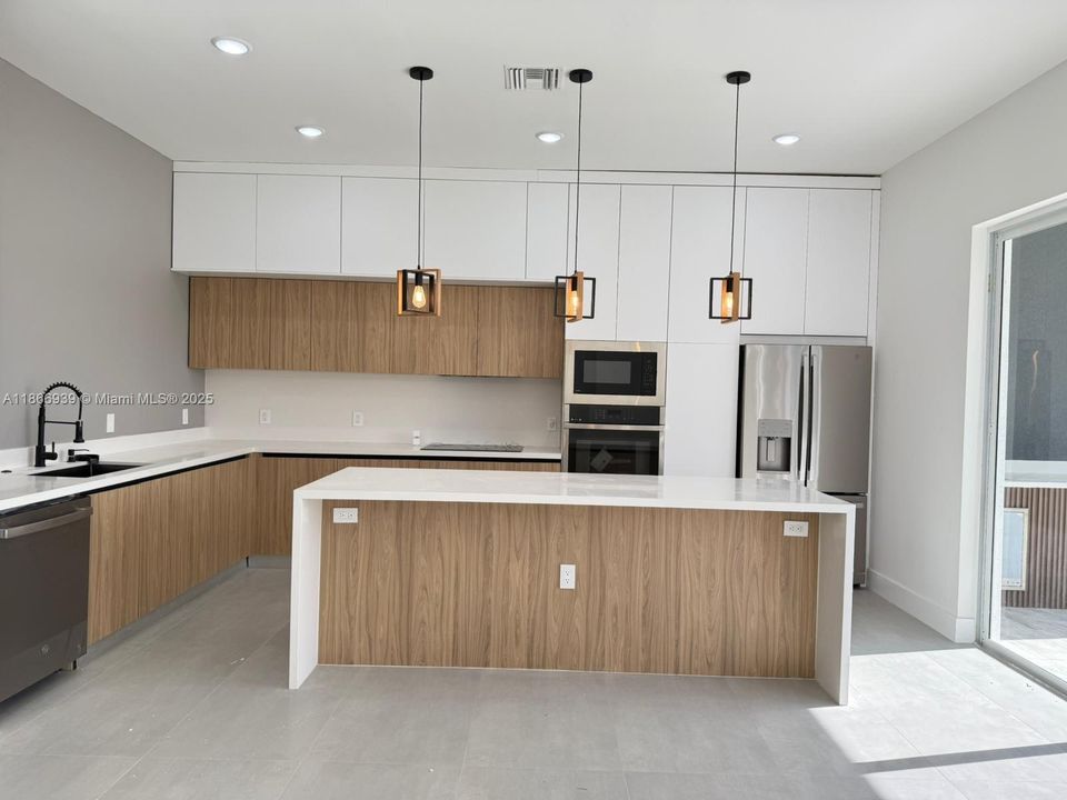 出租: $2,900 (3 贝兹, 2 浴室, 1965 平方英尺)