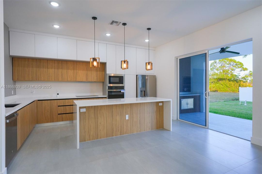 В аренду: $2,900 (3 спален, 2 ванн, 1965 Квадратных фут)