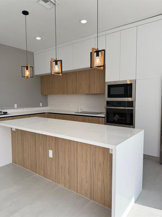 出租: $2,900 (3 贝兹, 2 浴室, 1965 平方英尺)