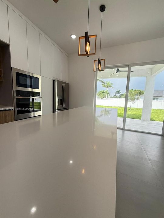 出租: $2,900 (3 贝兹, 2 浴室, 1965 平方英尺)