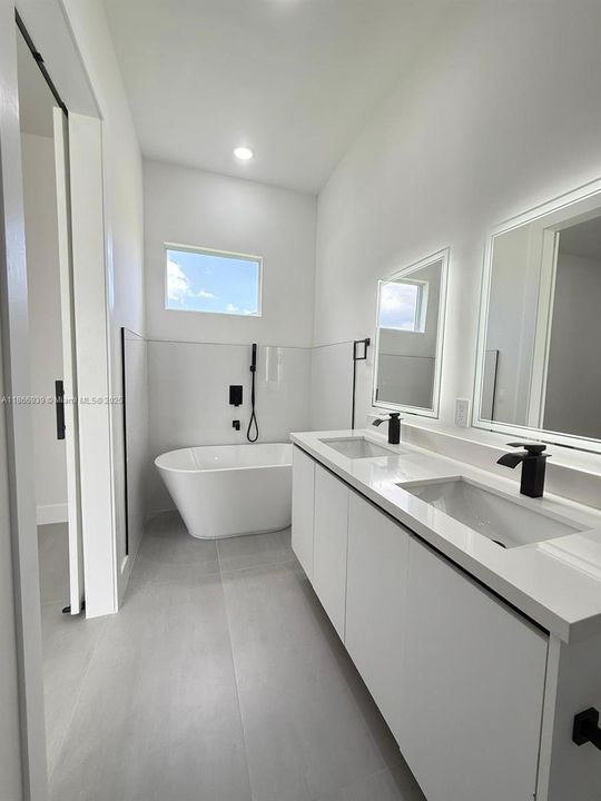 出租: $2,900 (3 贝兹, 2 浴室, 1965 平方英尺)