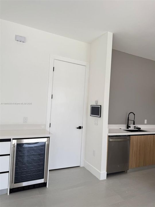 出租: $2,900 (3 贝兹, 2 浴室, 1965 平方英尺)