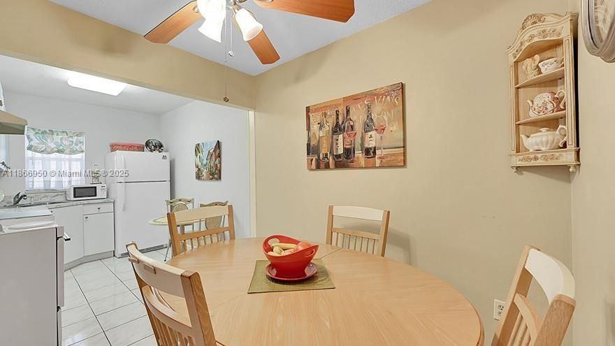 For Sale: $149,000 (1 beds, 1 baths, 720 Square Feet)