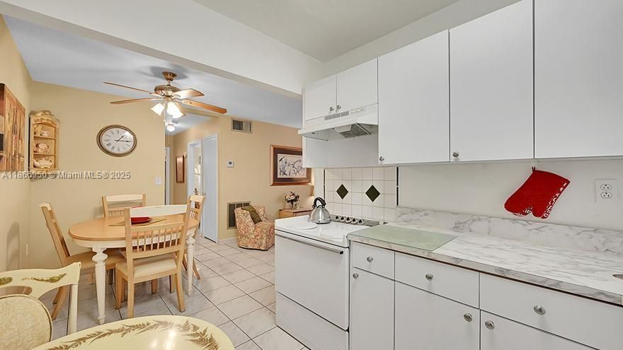 For Sale: $149,000 (1 beds, 1 baths, 720 Square Feet)