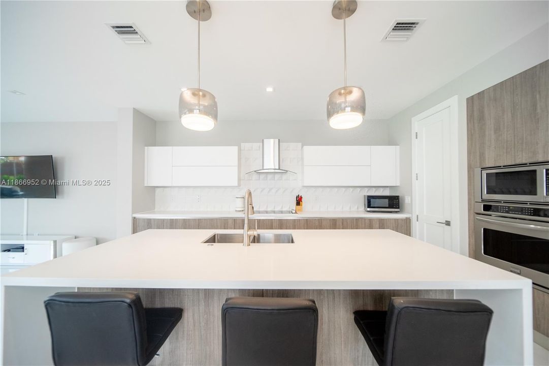 Active With Contract: $8,500 (4 beds, 3 baths, 2948 Square Feet)