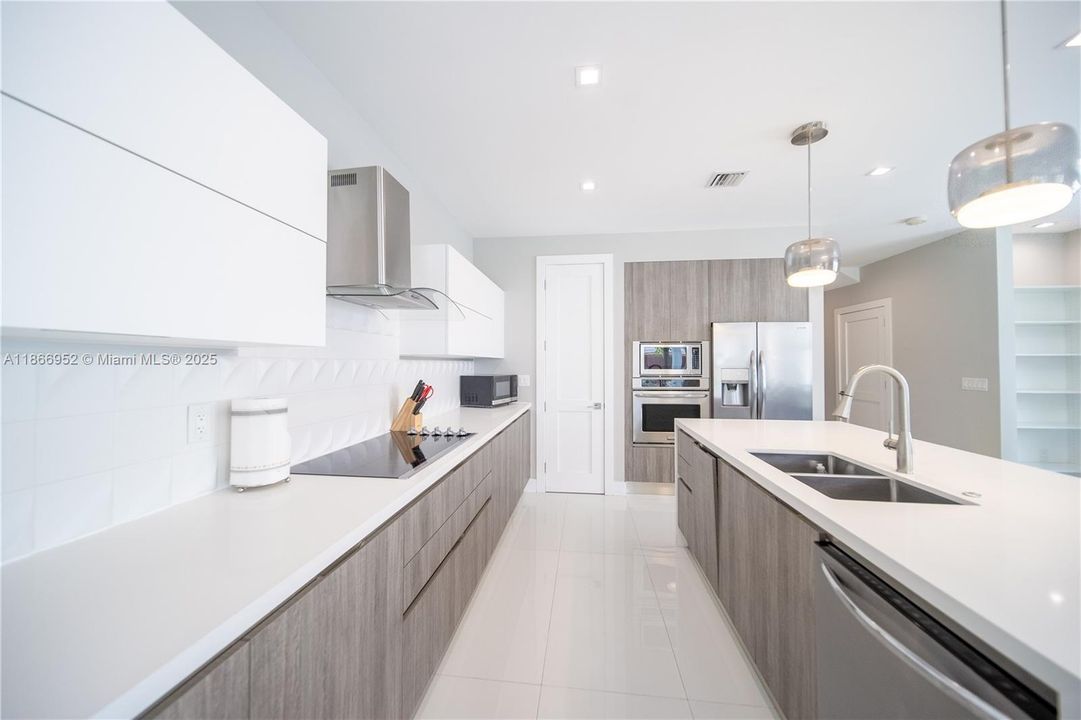 Active With Contract: $8,500 (4 beds, 3 baths, 2948 Square Feet)