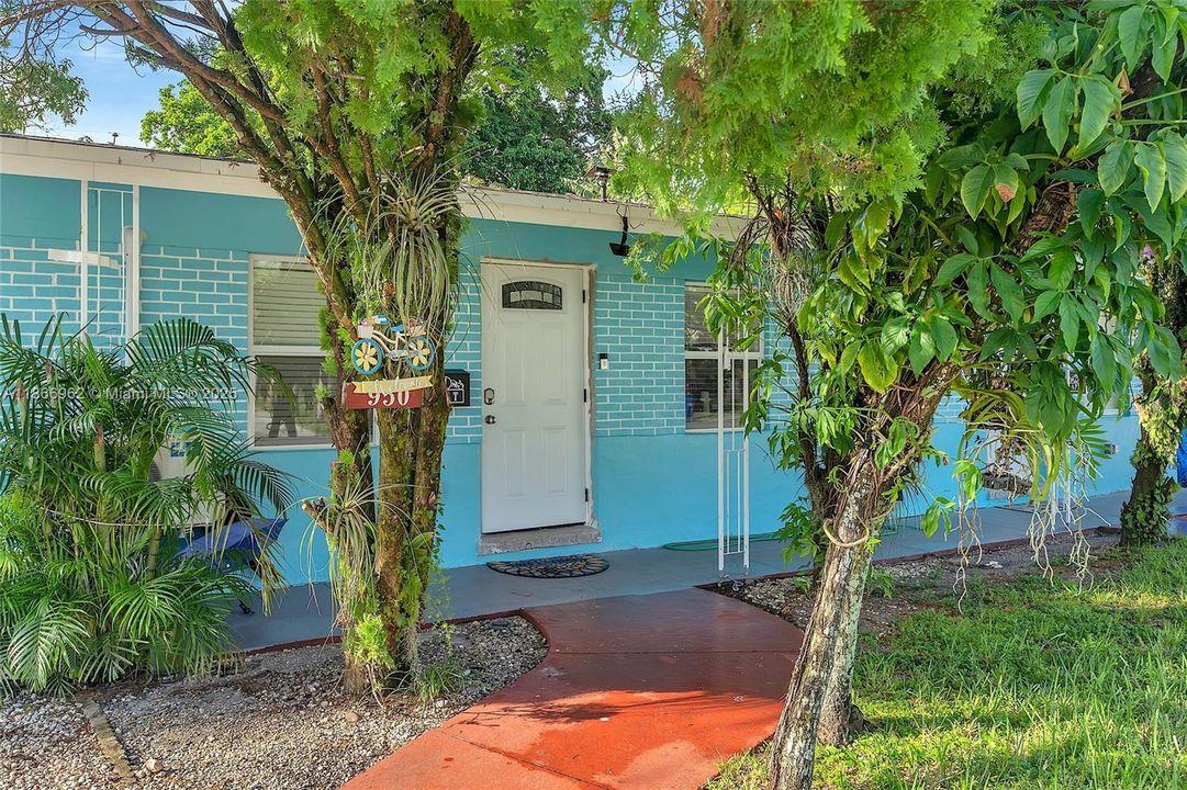 待售: $849,999 (0 贝兹, 0 浴室, 1526 平方英尺)