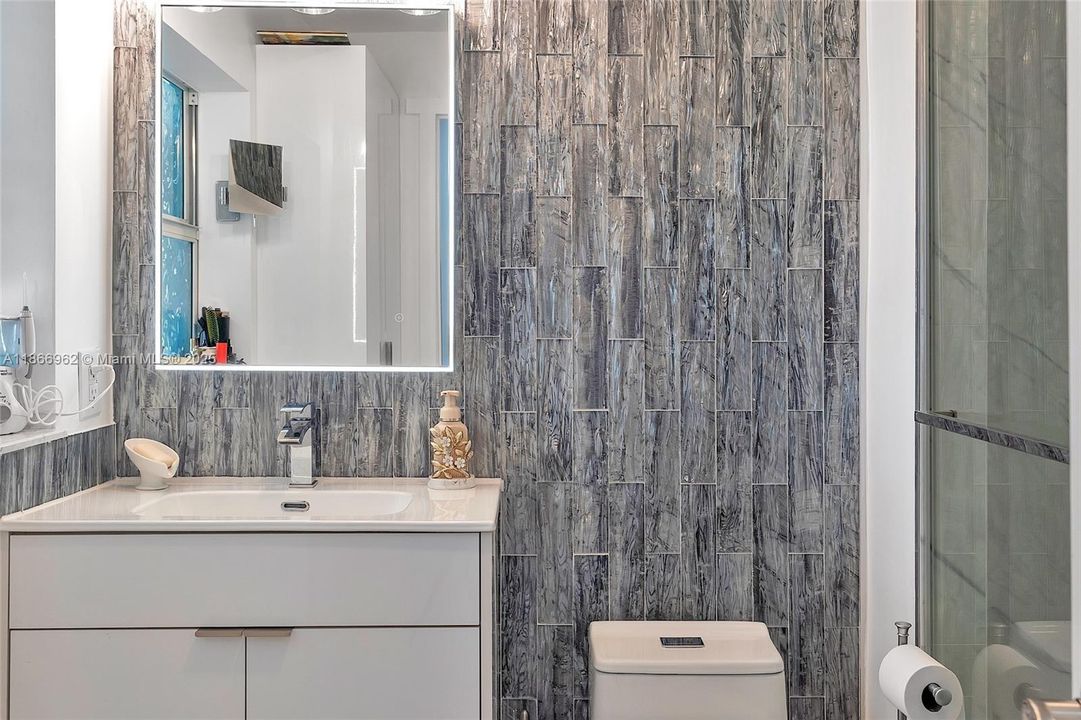 待售: $849,999 (0 贝兹, 0 浴室, 1526 平方英尺)