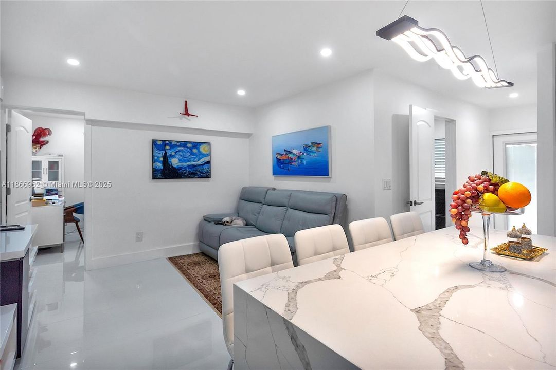 待售: $849,999 (0 贝兹, 0 浴室, 1526 平方英尺)