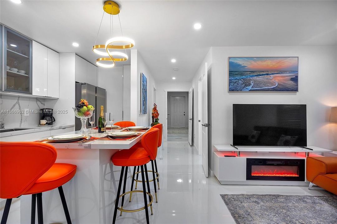 待售: $849,999 (0 贝兹, 0 浴室, 1526 平方英尺)