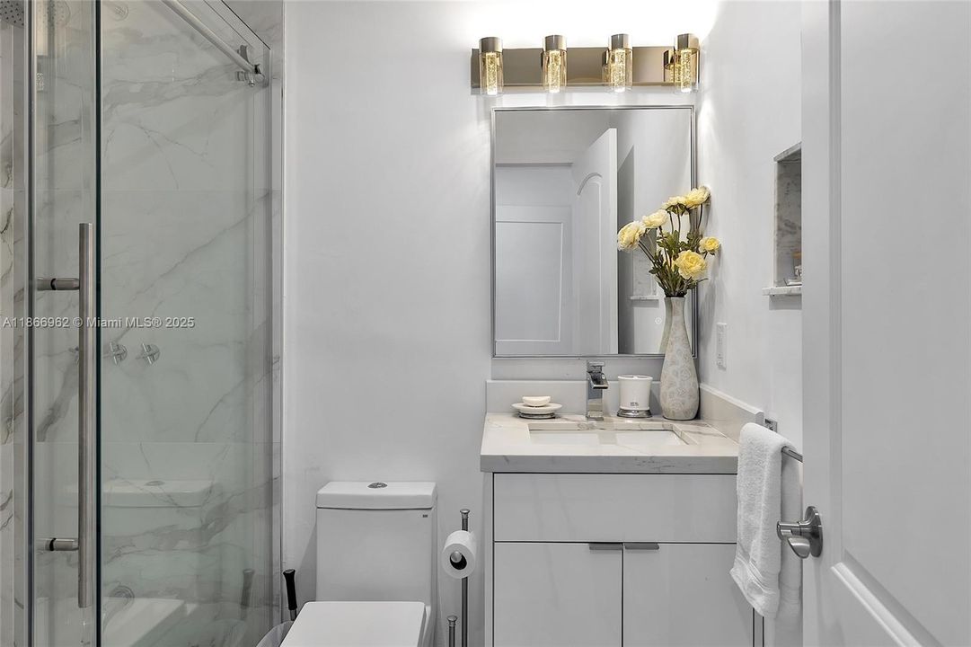 待售: $849,999 (0 贝兹, 0 浴室, 1526 平方英尺)