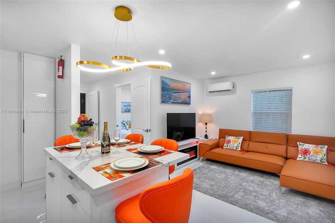 待售: $849,999 (0 贝兹, 0 浴室, 1526 平方英尺)