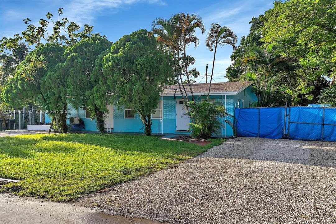 待售: $849,999 (0 贝兹, 0 浴室, 1526 平方英尺)