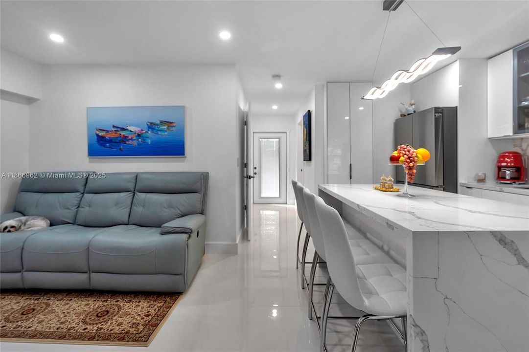 待售: $849,999 (0 贝兹, 0 浴室, 1526 平方英尺)