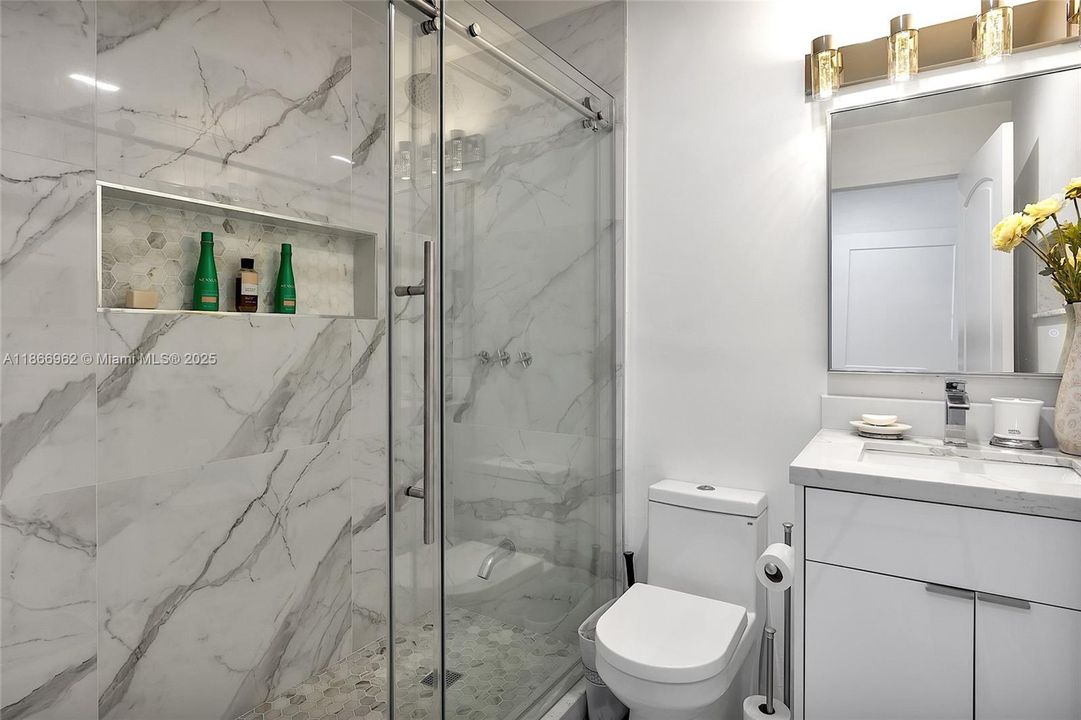 待售: $849,999 (0 贝兹, 0 浴室, 1526 平方英尺)