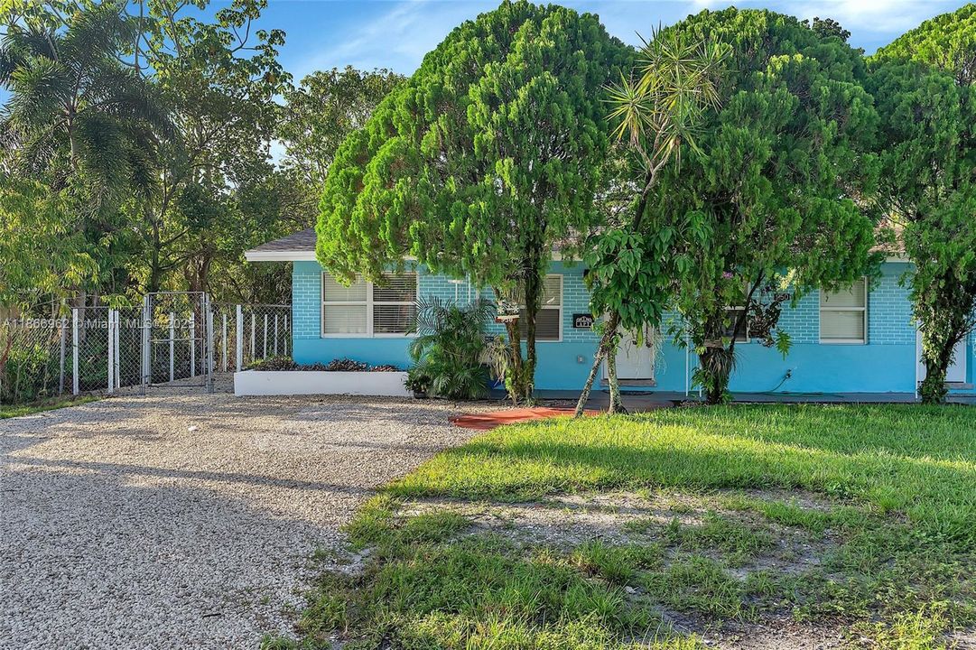 待售: $849,999 (0 贝兹, 0 浴室, 1526 平方英尺)