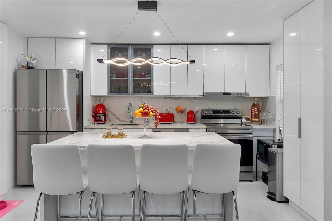 待售: $849,999 (0 贝兹, 0 浴室, 1526 平方英尺)