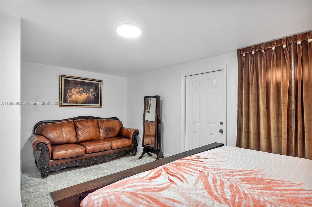 待售: $849,999 (0 贝兹, 0 浴室, 1526 平方英尺)