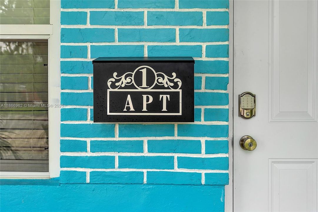 待售: $849,999 (0 贝兹, 0 浴室, 1526 平方英尺)