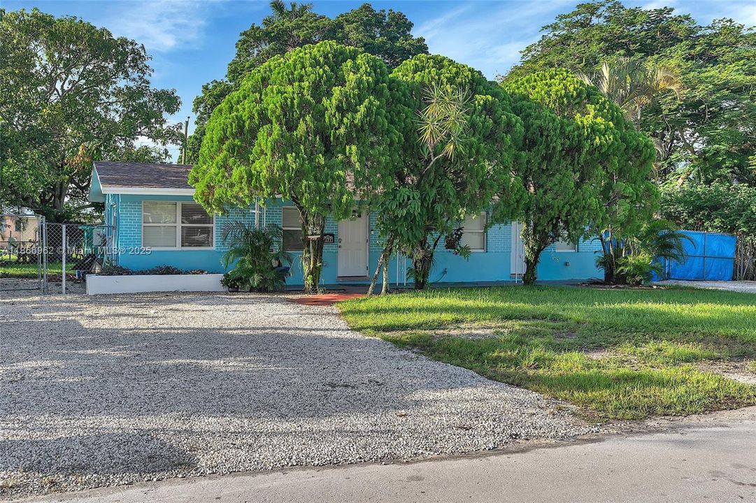 待售: $849,999 (0 贝兹, 0 浴室, 1526 平方英尺)