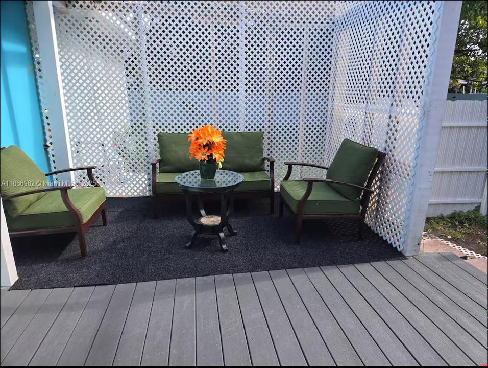 待售: $849,999 (0 贝兹, 0 浴室, 1526 平方英尺)