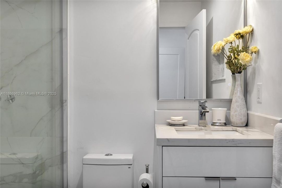 待售: $849,999 (0 贝兹, 0 浴室, 1526 平方英尺)