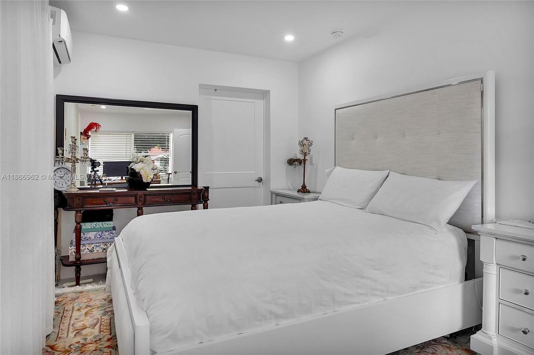 待售: $849,999 (0 贝兹, 0 浴室, 1526 平方英尺)