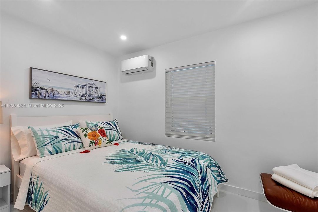 待售: $849,999 (0 贝兹, 0 浴室, 1526 平方英尺)