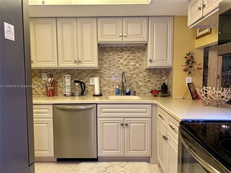 En Venta: $165,000 (2 camas, 2 baños, 950 Pies cuadrados)