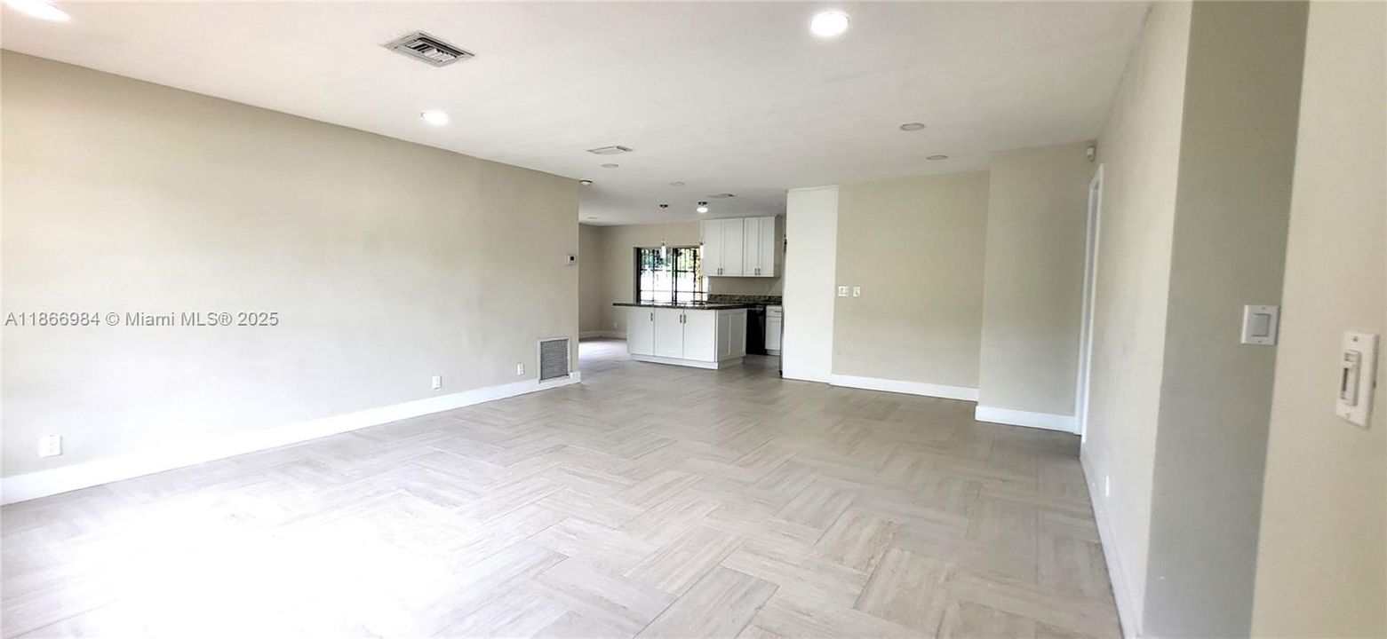 Activo con contrato: $3,500 (3 camas, 2 baños, 1392 Pies cuadrados)