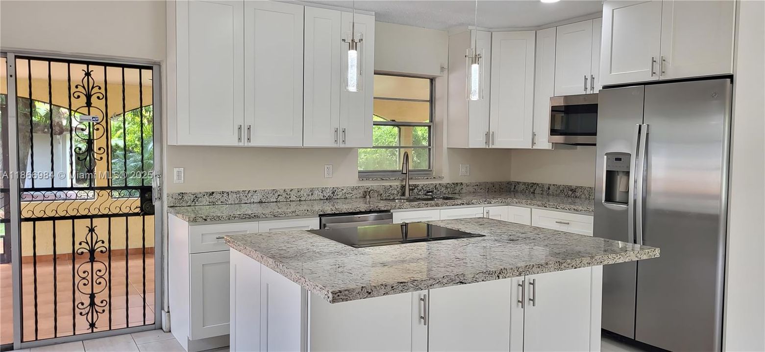 Activo con contrato: $3,500 (3 camas, 2 baños, 1392 Pies cuadrados)