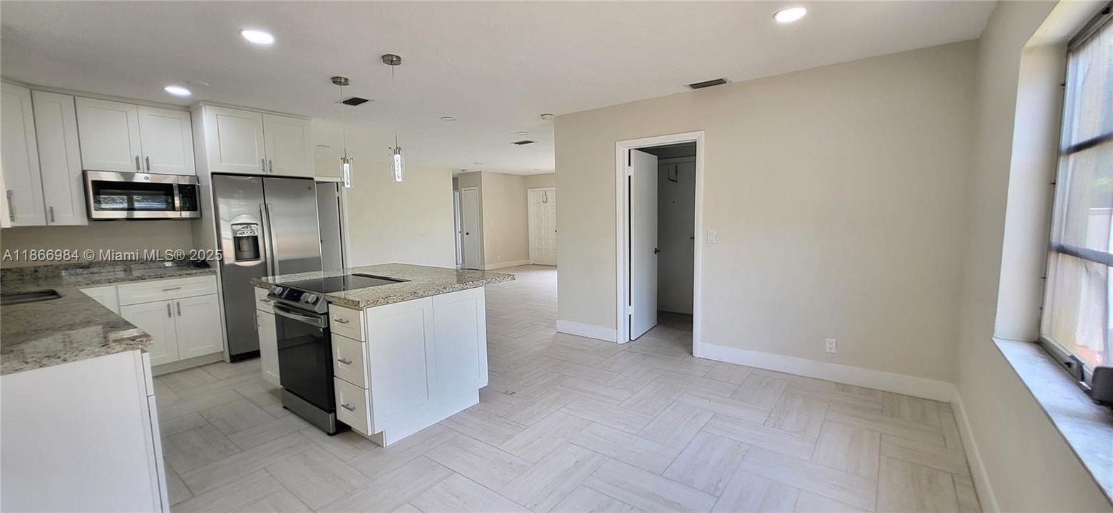 Activo con contrato: $3,500 (3 camas, 2 baños, 1392 Pies cuadrados)