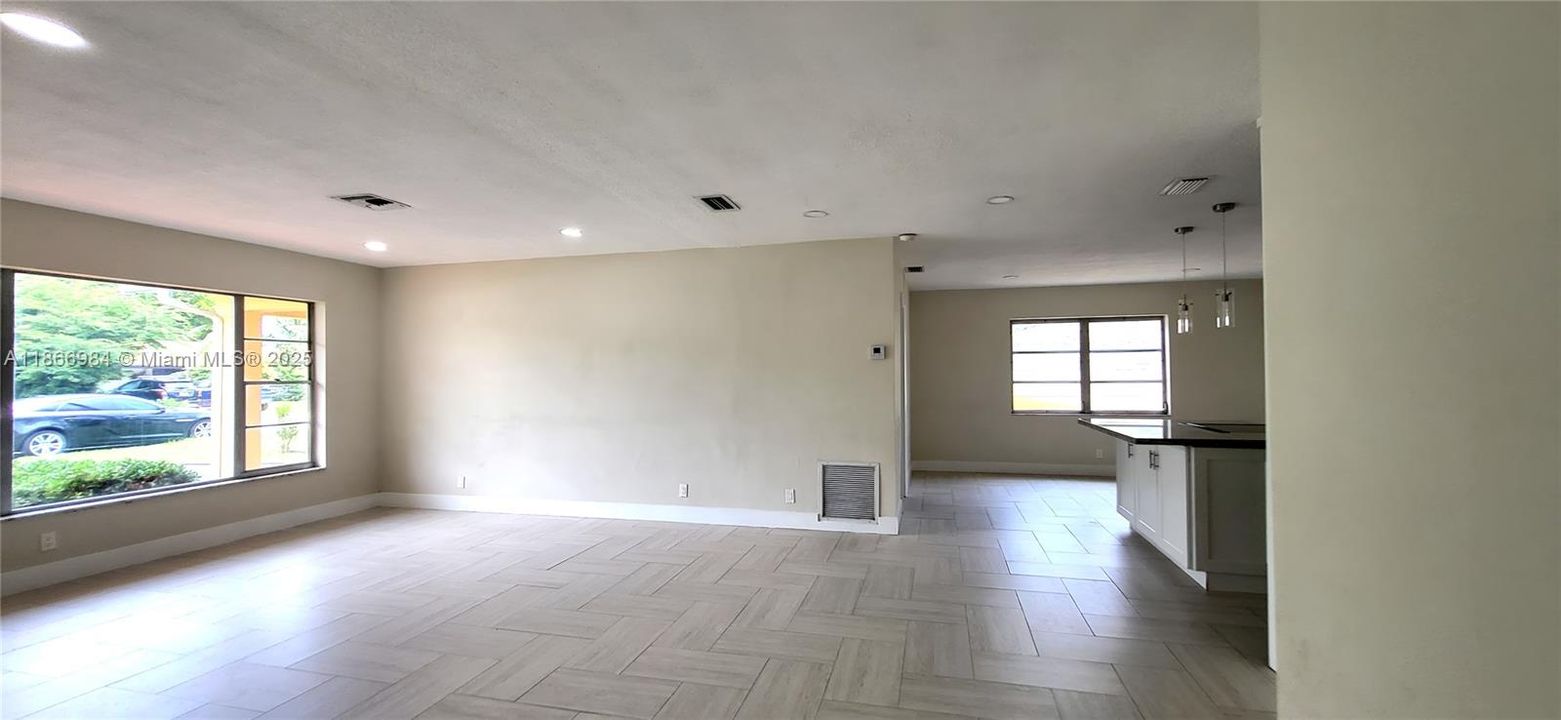 Activo con contrato: $3,500 (3 camas, 2 baños, 1392 Pies cuadrados)